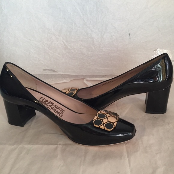SALVATORE FERRAGAMO BLACK PATENT PUMPS SZ-36.5 - Picture 6 of 8